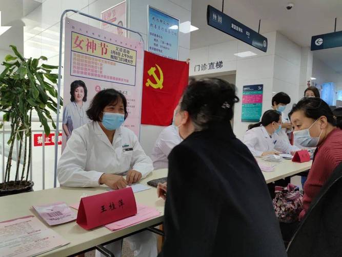 敏醫(yī)師,吳麗婷醫(yī)師等專家團隊,面對面為廣大女性朋友提供健康咨詢服務(wù)